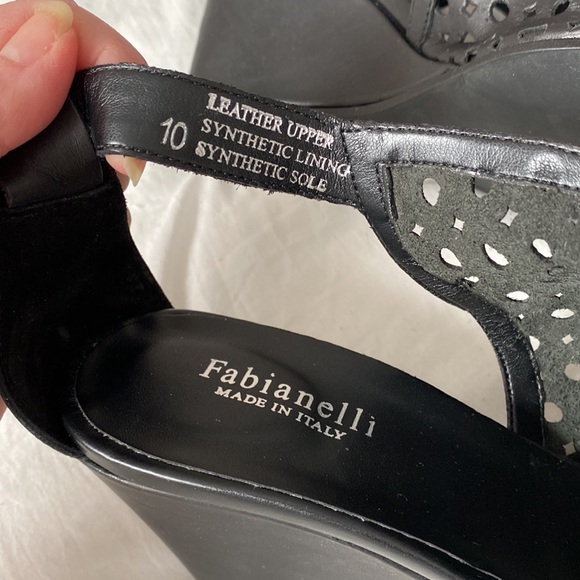 🤑 5/$25 New without tags black leather wedge. Made in Italy. Size 40. - Picture 2 of 3